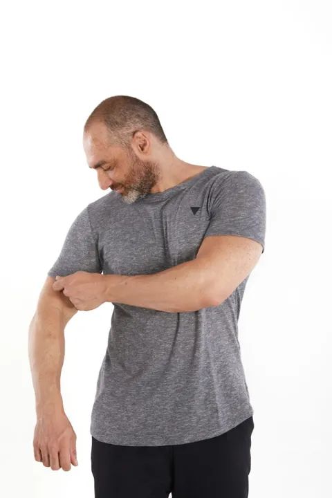Camiseta Básica Unisex Rebell Cinza - Foto 2