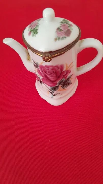 Bule de porcelana antigo.