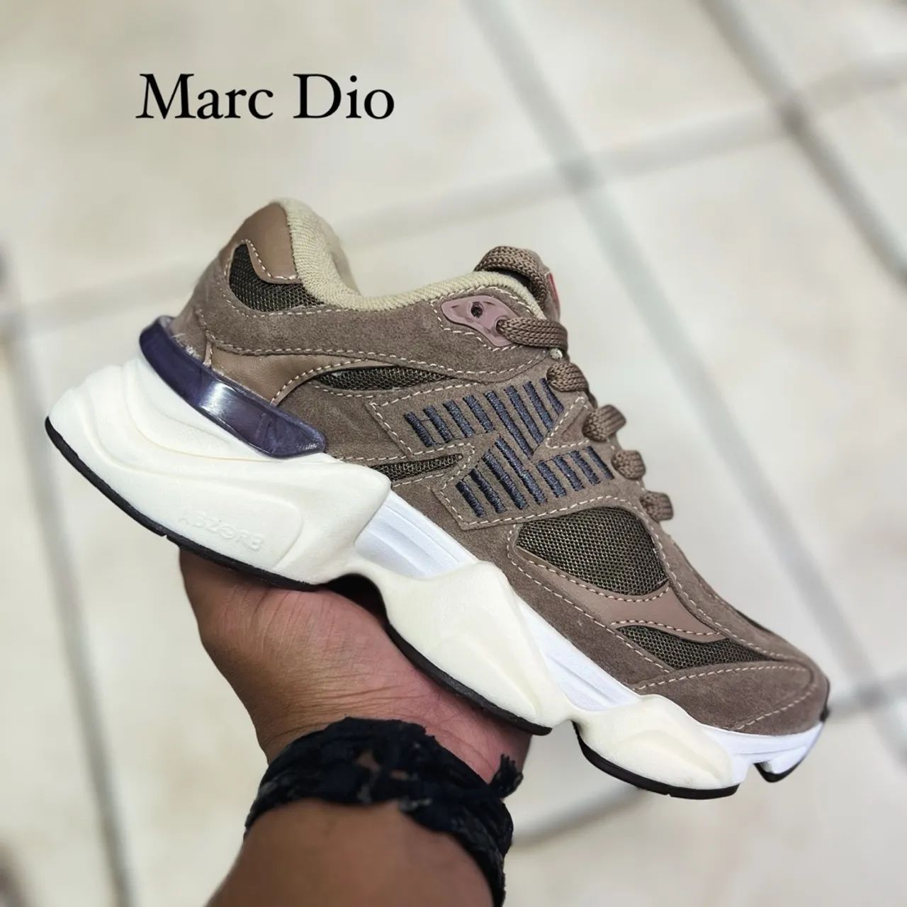 Tênis New Balance 9060