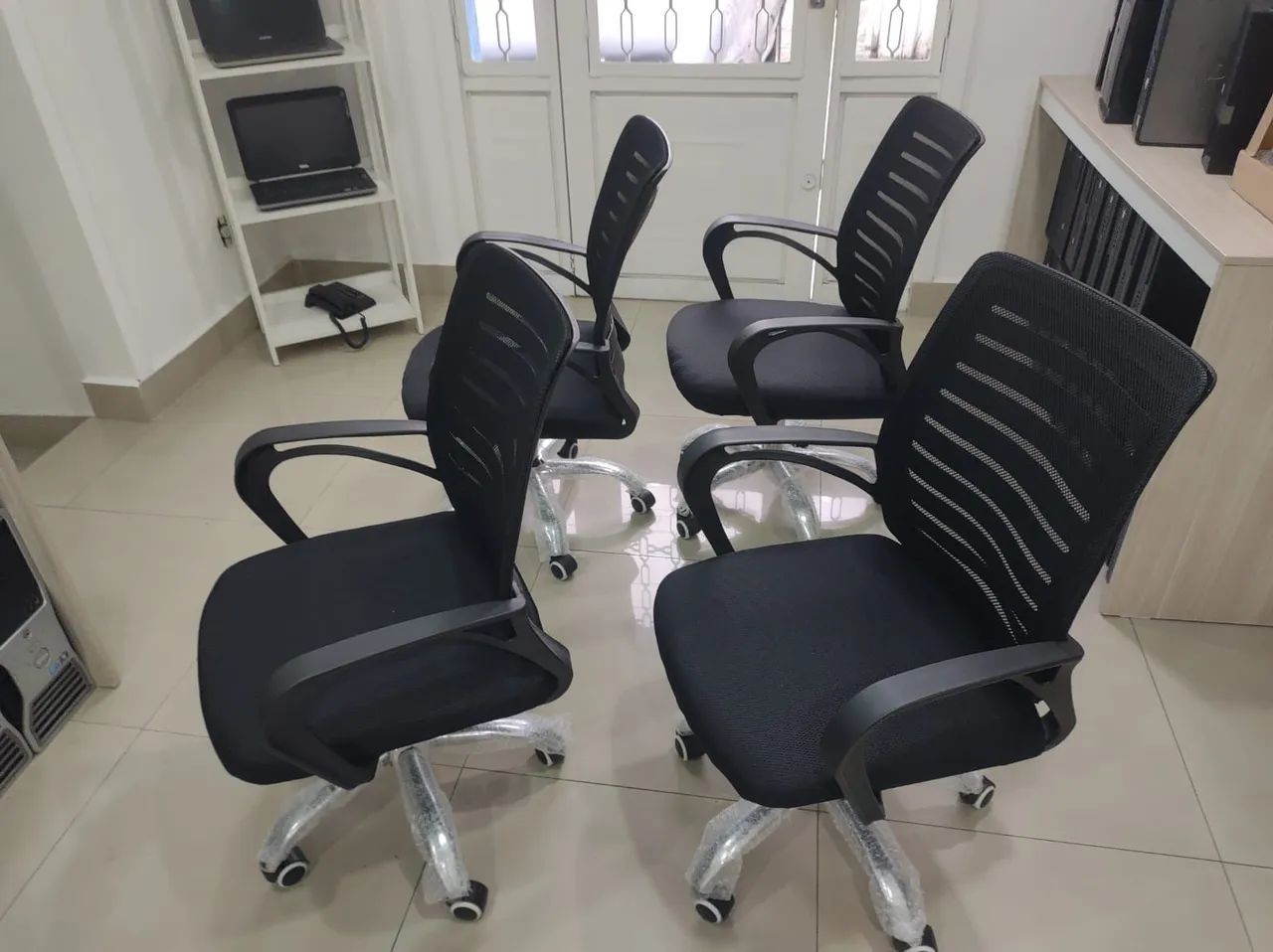 Cadeiras de escritório Novas R$280,00 cada - Foto 4