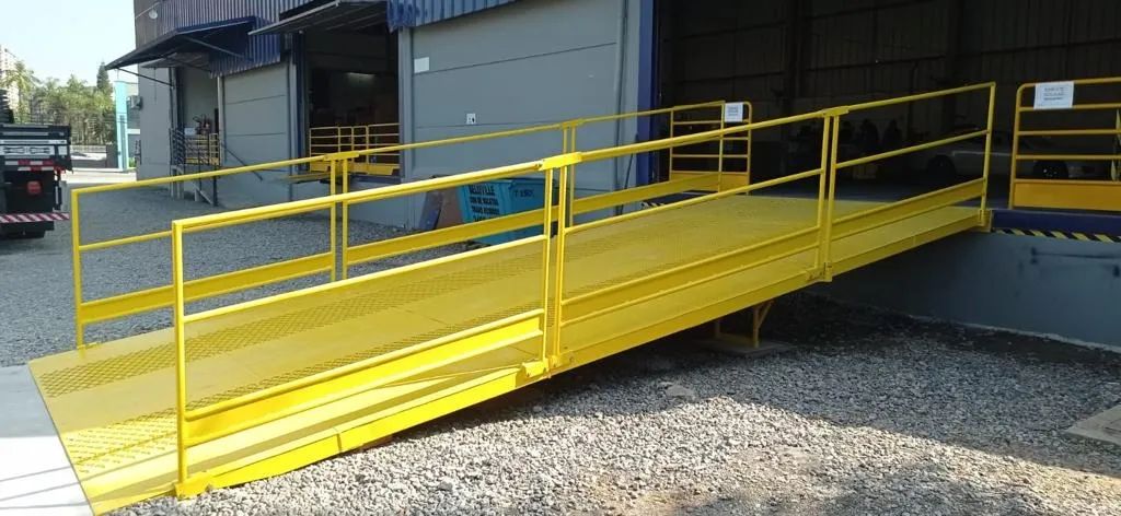 Vendo Rampa  Prancha Fixa para Doca. Acesso Eficaz para Carros e caminhoes.