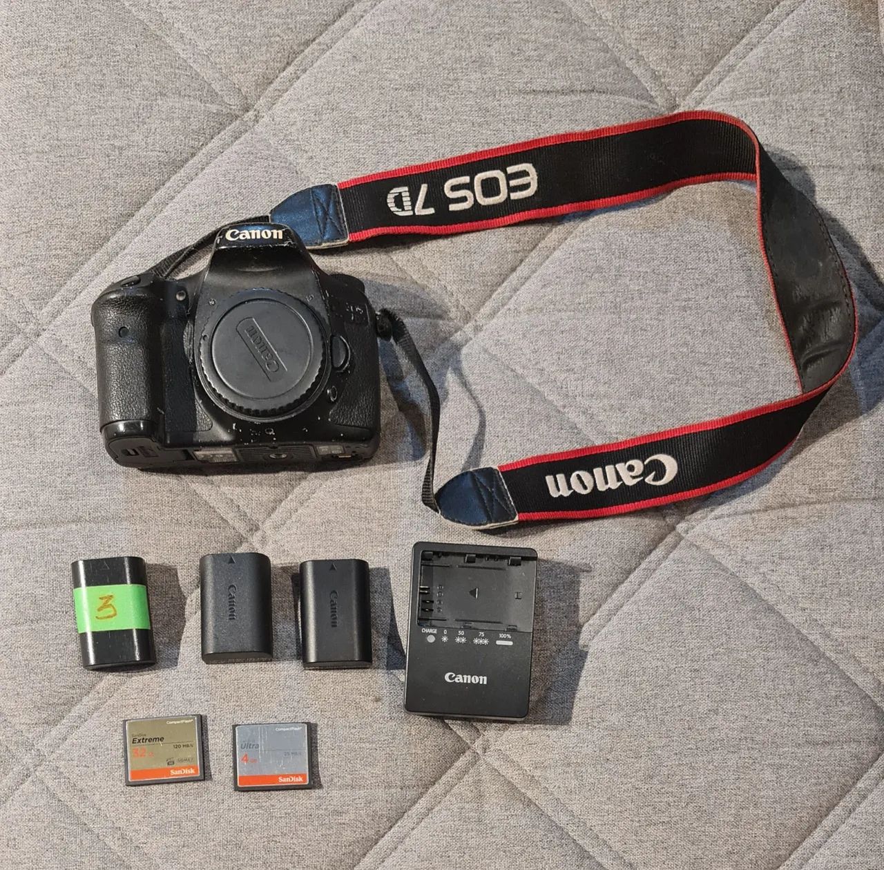 Canon EOS 7D DSLR - Câmera Profissional