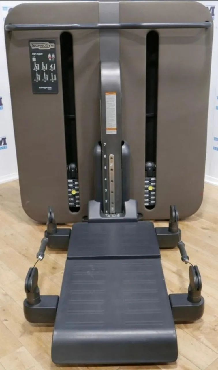 Squat tecnogym