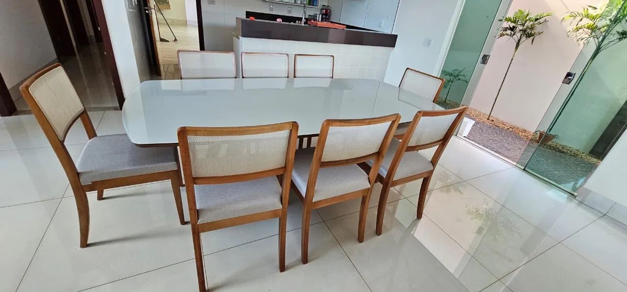 Mesa de Jantar com 8 Cadeiras