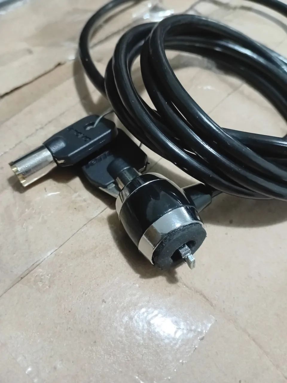 Cabo de Segurança para Notebooks, Monitores e Outros Periféricos