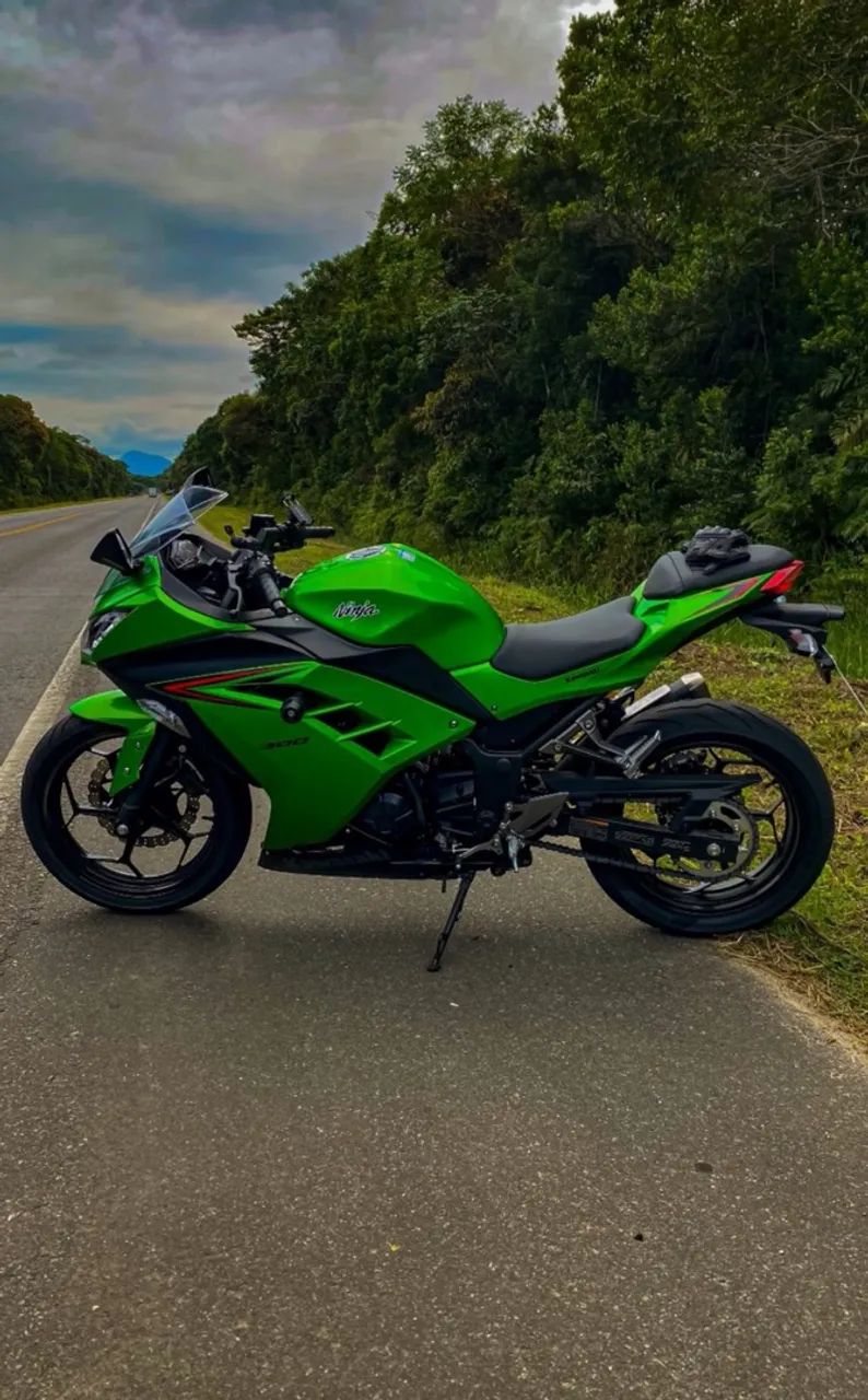 Vendo Kawasaki ninja 300 2024 sem nenhum defeito ou detalhe moto em perfeito estado  - Foto 5