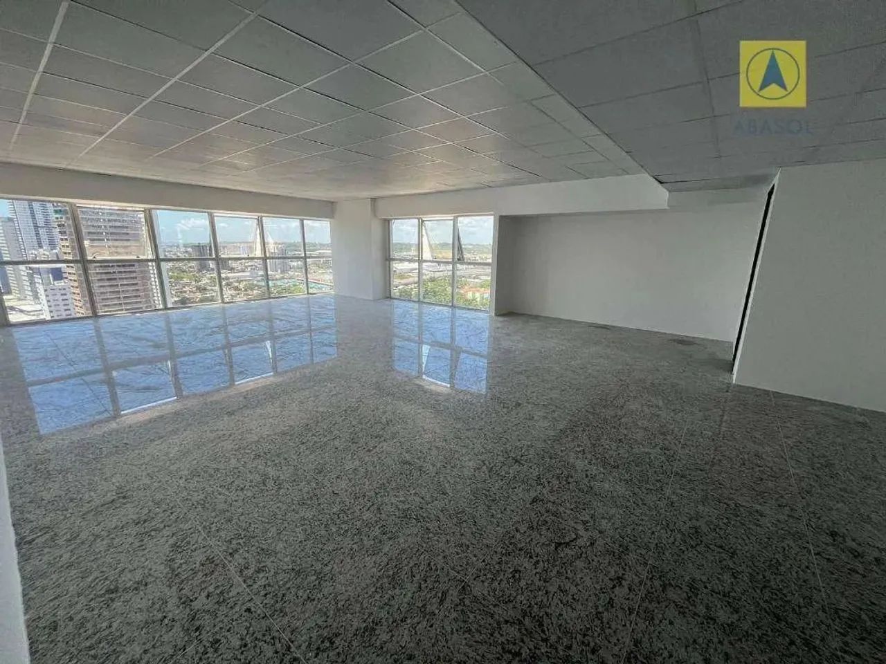 Empresarial Grand Tower - 97,05 m²