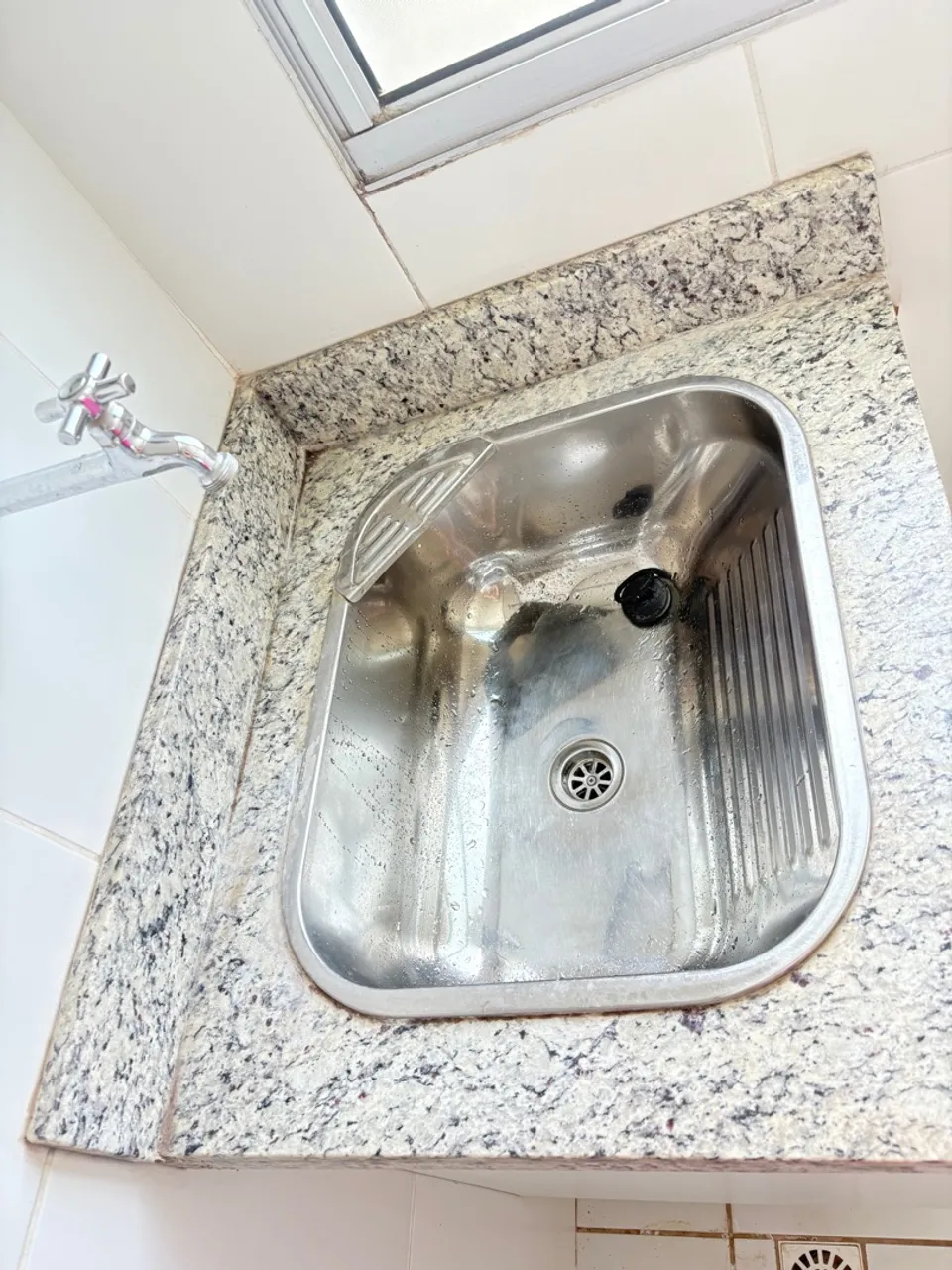 Bancada granito branco Dallas para cozinha e lavanderia