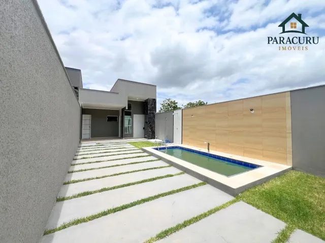 Vendo casa com três quartos na Lagoinha.