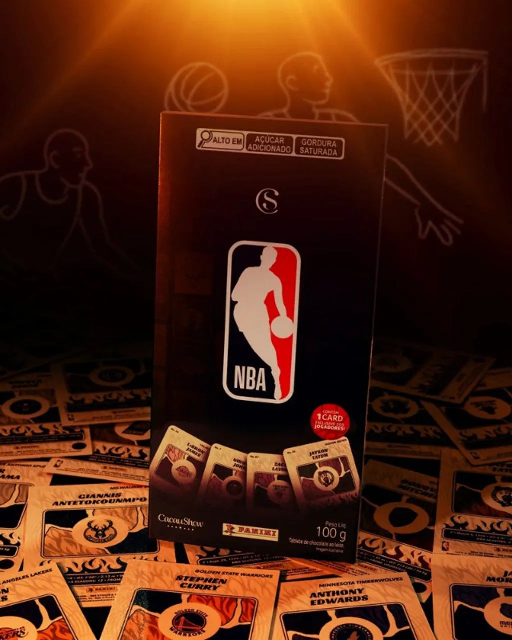 Tablete com Cards NBA ao Leite 100g Cacau Show