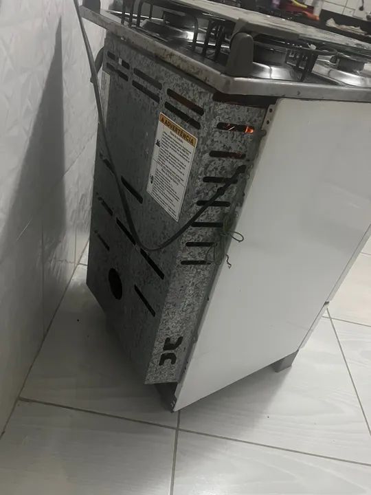 Fogão 4 Bocas com Forno - Usado - Foto 3