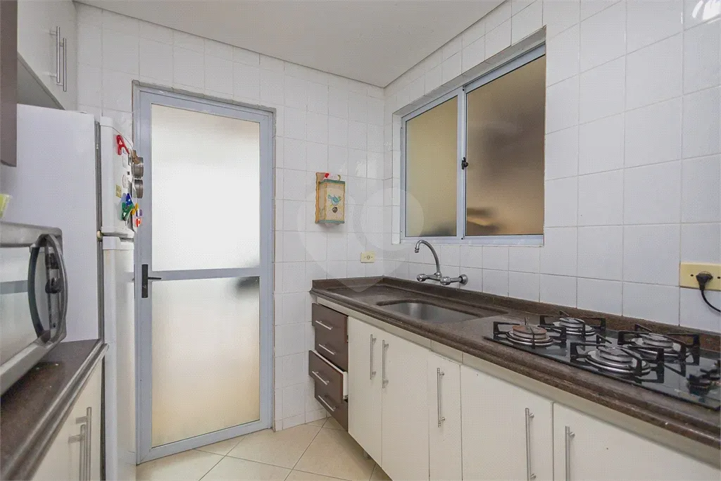 Sobrado á venda com 3 quartos, suíte no Boqueirão - Curitiba - PR