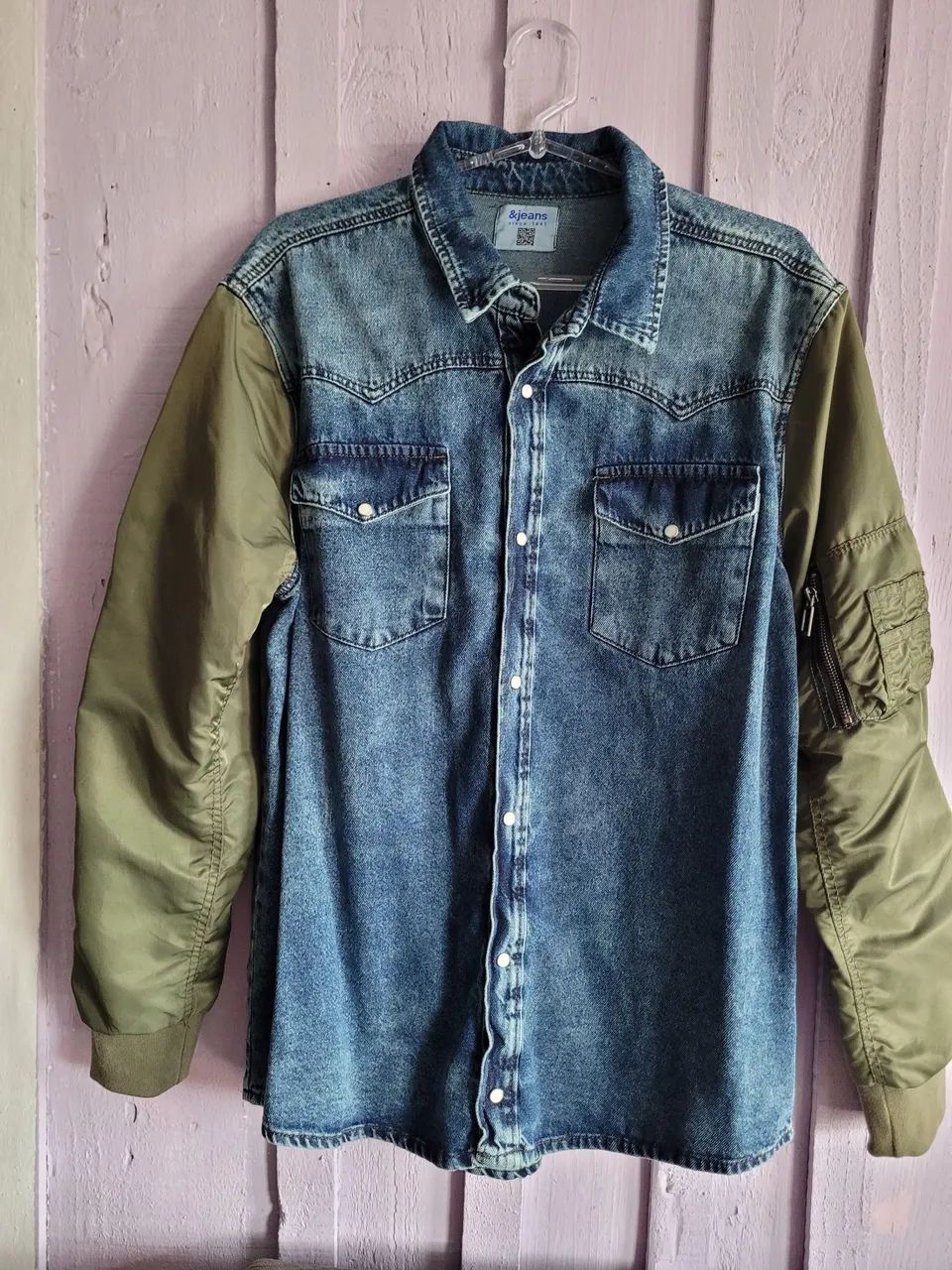 Camisa masculina jeans com mangas acetinada