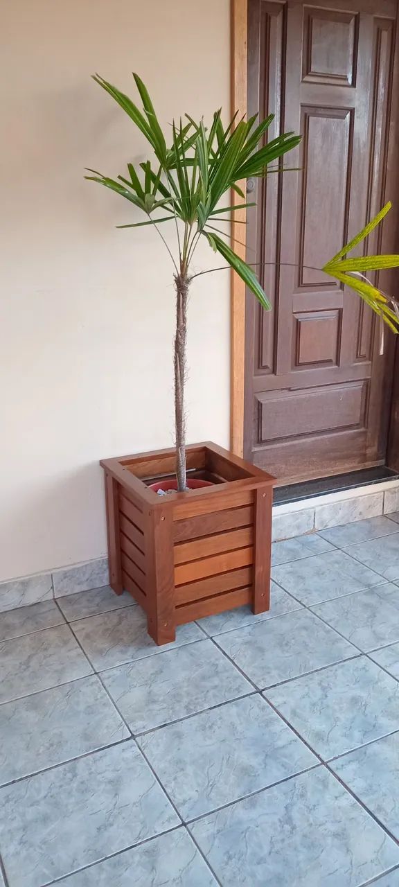 Vaso de madeira para plantas