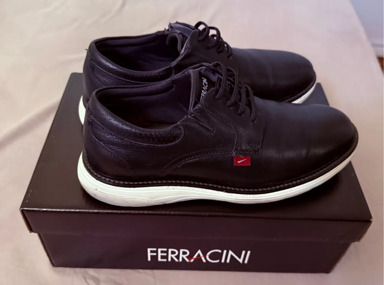 Sapato casual de couro ferracini