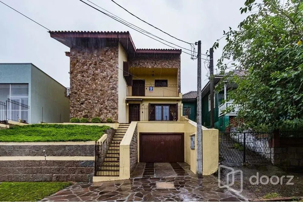 Imóvel na Bispo Sardinha com 3 dormitórios e 329.5m²
