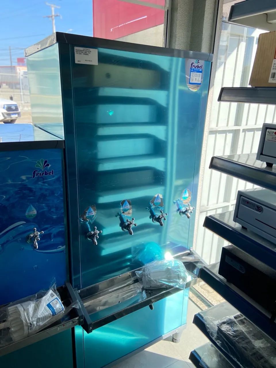 RESFRIADOR DE ÁGUA INDUSTRIAL 200L 3TG 1TN - FRISBEL  