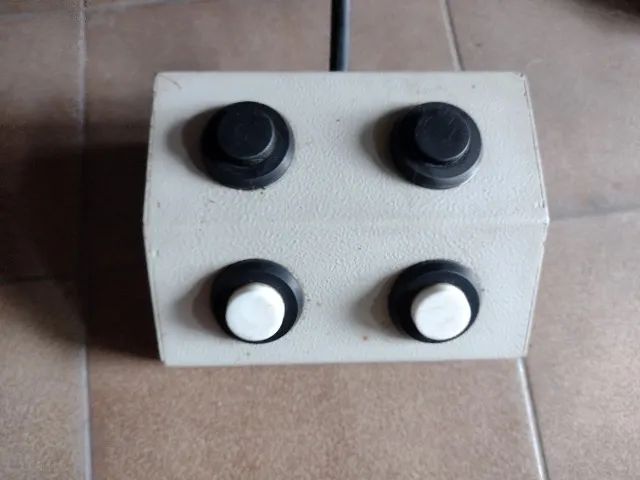 Cadeira/ Maca para podólogo marca podontolider- elétrica - usada - Foto 2