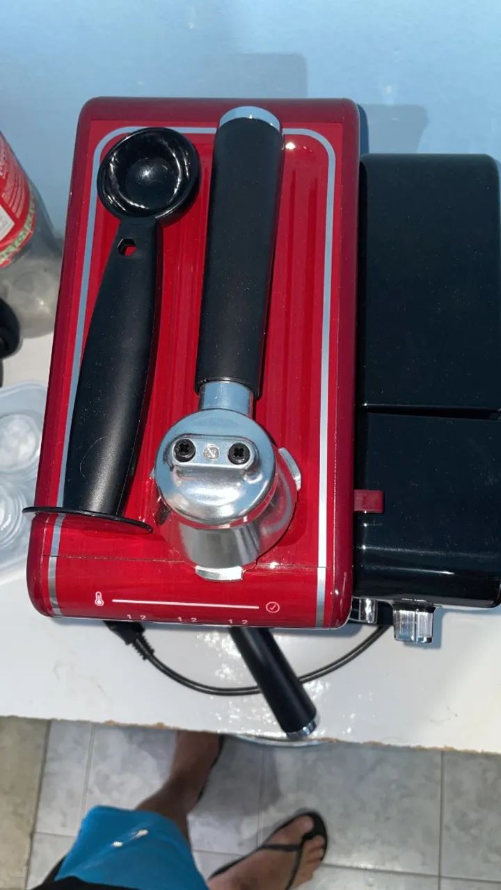 Cafeteira Espresso Oster PrimaLatte Touch Red - Foto 4