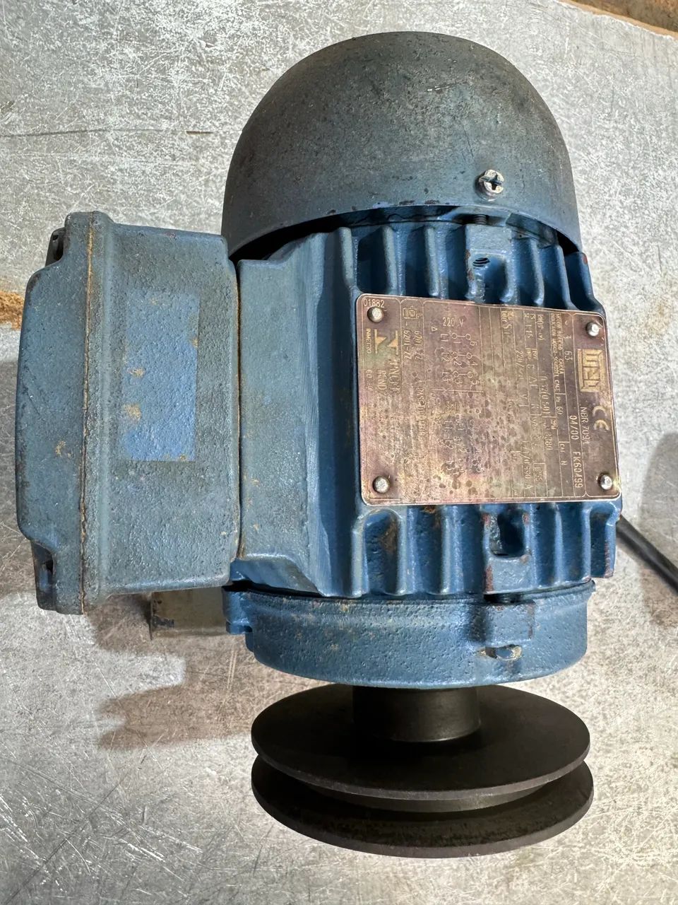 Motor elétrico WEG 0,5 cv - Foto 2