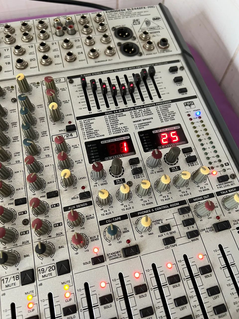 Vendo mesa de som Sl2442FX - Foto 2