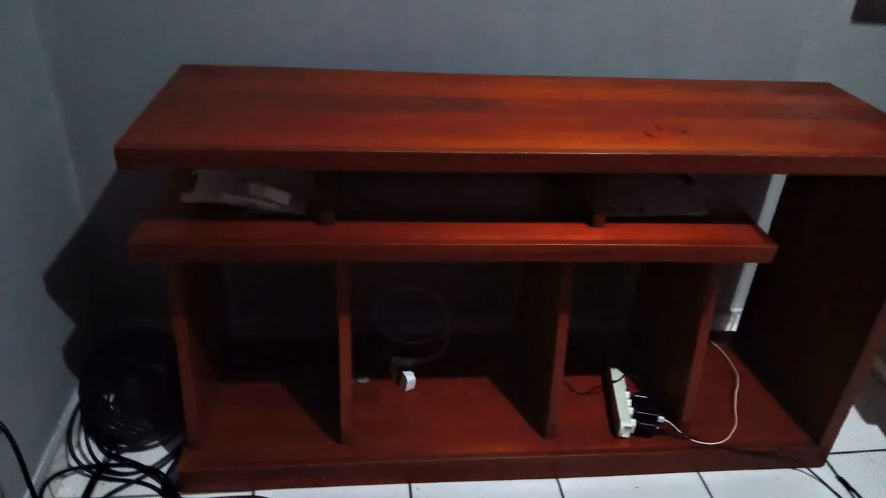 Rack de madeira maciça para TV