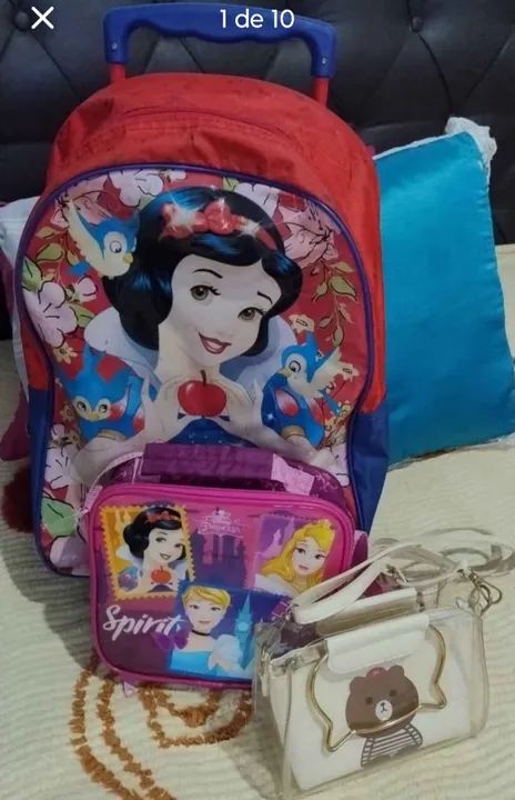 Mochila com rodinhas, lancheira e bolsa d brinde