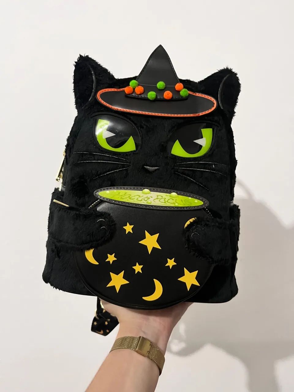 Mochila Loungefly Binx - Disney Abracadabra (Hocus Pocus) - Brilha no escuro