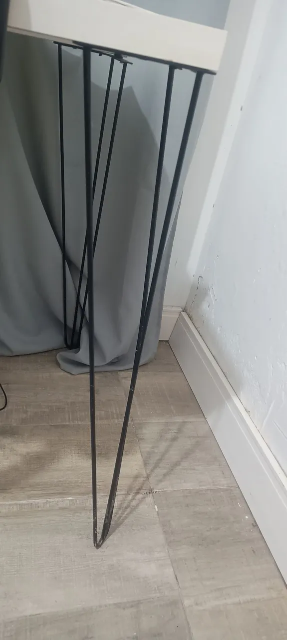 Pes para mesa de escritório com design moderno
