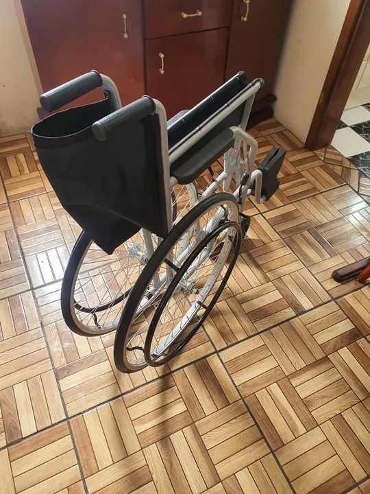 Cadeira de rodas em ótimo estado! - Foto 3
