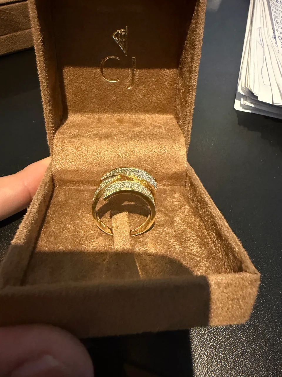 Anel de ouro com brilhantes