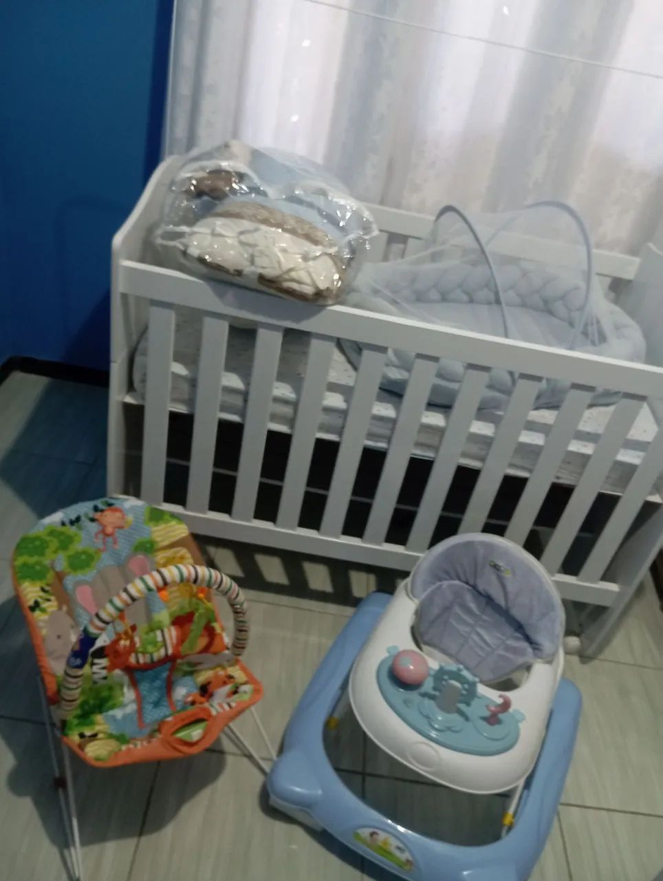 Vendo berço americano nunca usado, acompanha kit berço, andaja, cadeira de descanso... - Foto 3