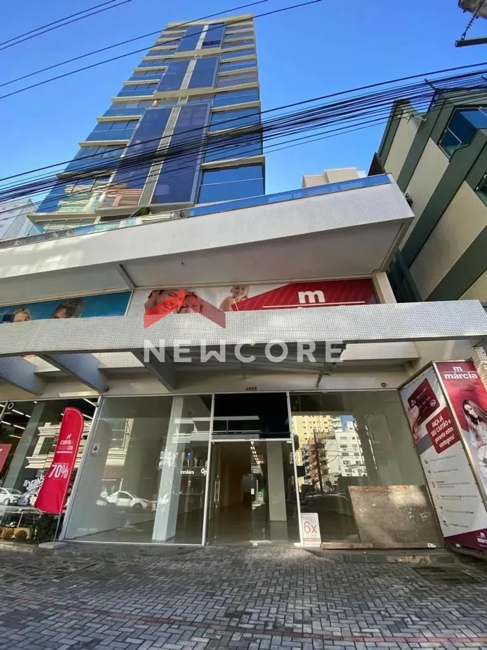 Sala comercial em Nereu Ramos - Meia Praia - Itapema/SC