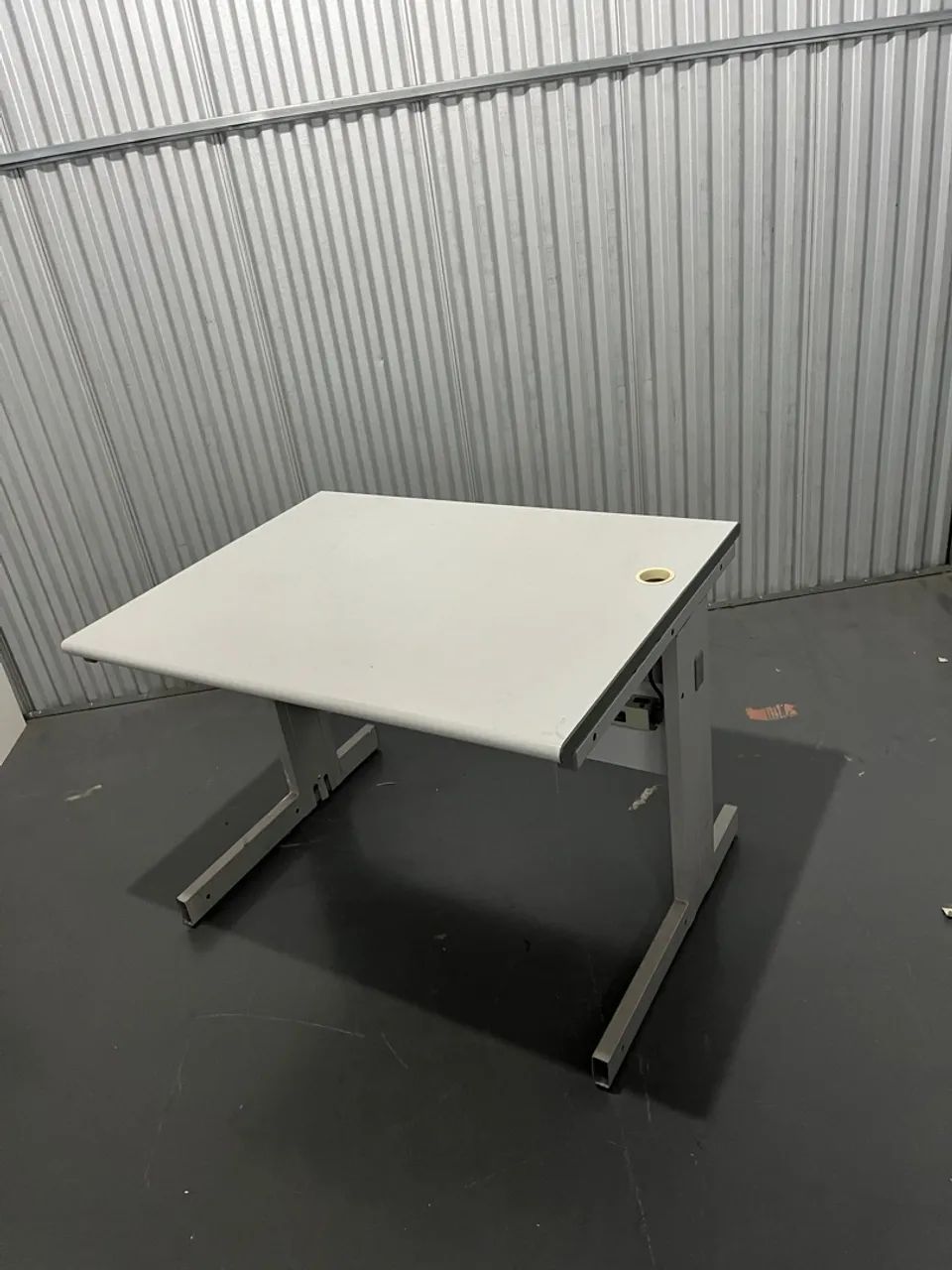 Mesa de escritório cinza - Foto 2