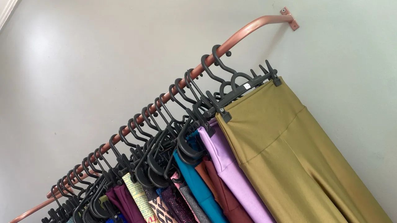 Arara de roupas de 1m promoção!!! Com bucha e parafuso  - Foto 5