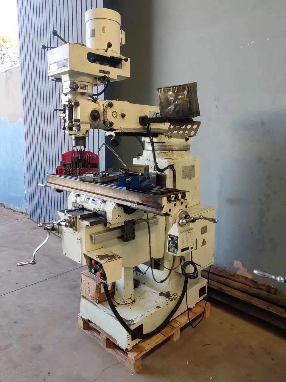 Fresadora ferramenteira ISO 40 - Foto 2