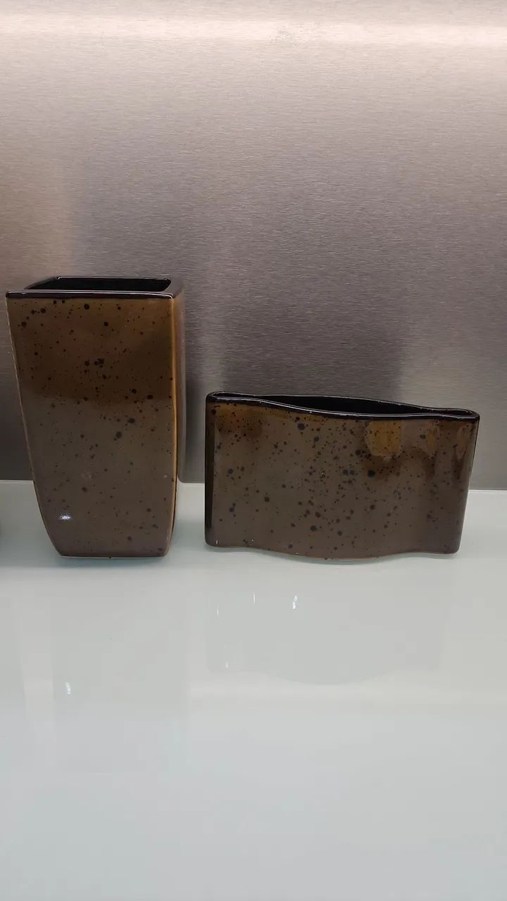Kit de 2 vasos de cerâmica caramelo com detalhes marrom