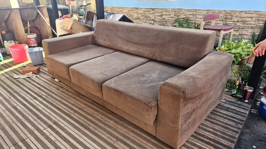 Sofá marrom confortável para sua sala