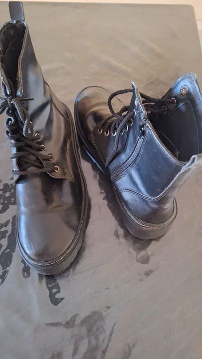 Bota Feminina de Couro preta - Foto 2