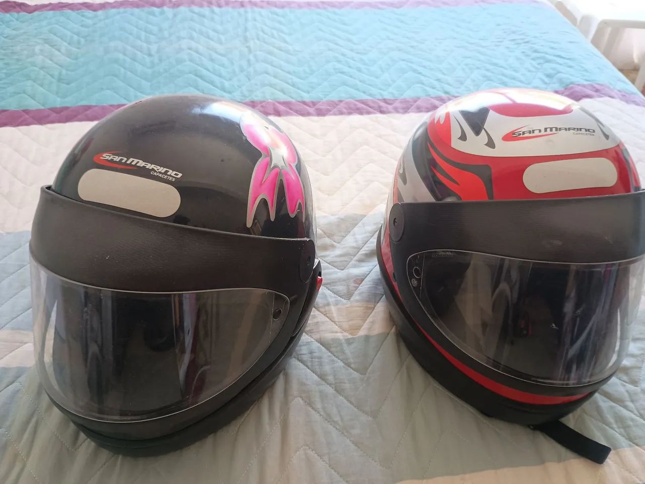 Duas capas de chuva e o baú mais dois capacetes - Foto 9