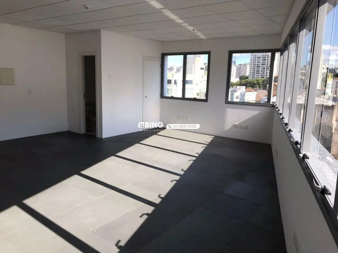 Sala comercial para locação no bairro Floresta em Porto Alegre