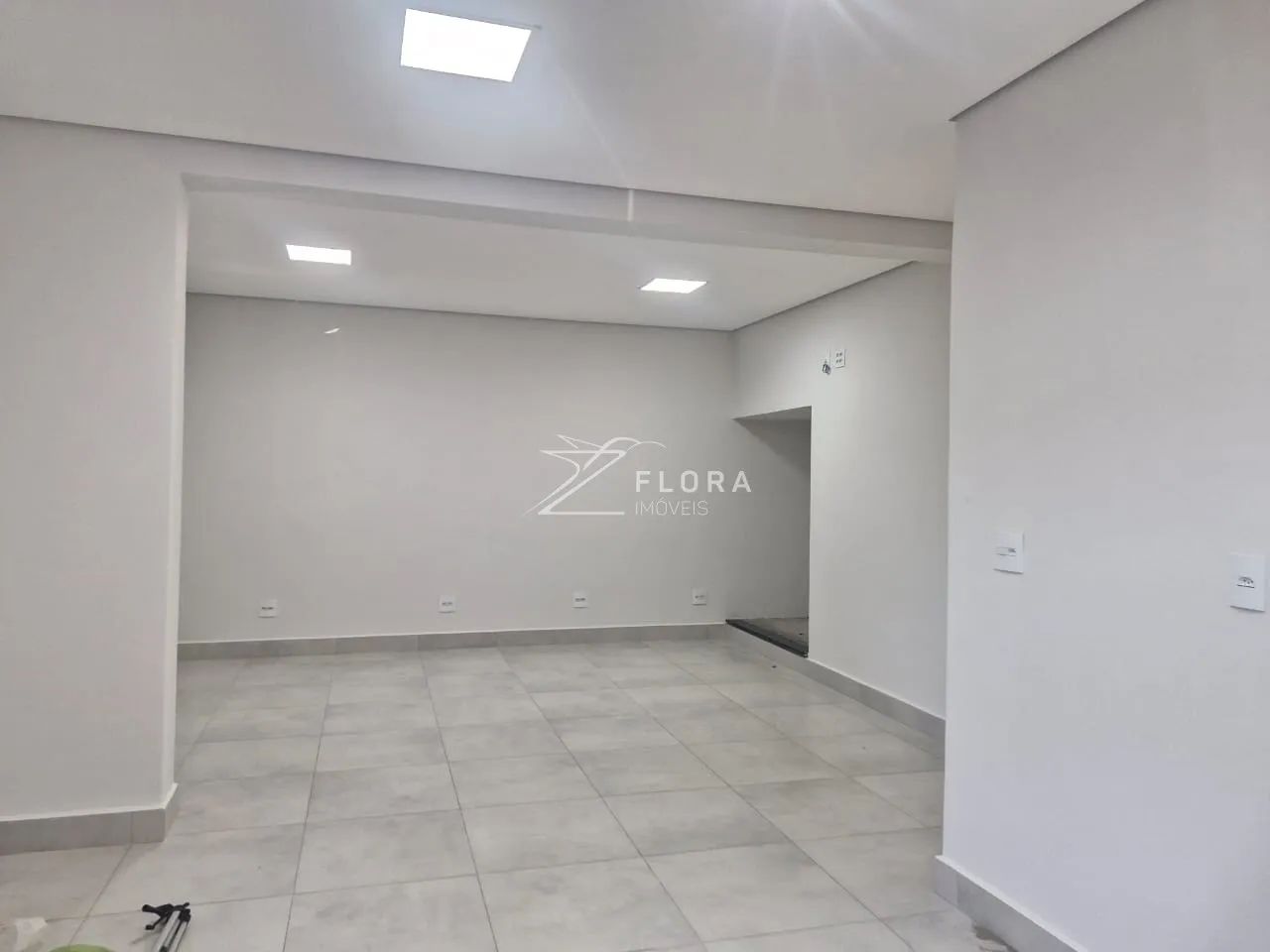 Espaço Comercial específico para área da Saúde, possui 12 salas, sendo 01 recepção, 01 sal