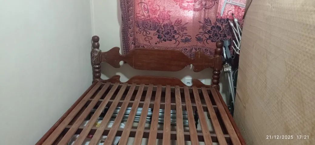 Cama de Casal de Madeira Maciça - Foto 3