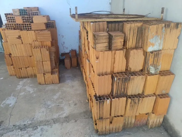 Vendo 750 tijolos furados de tamanho 19x29