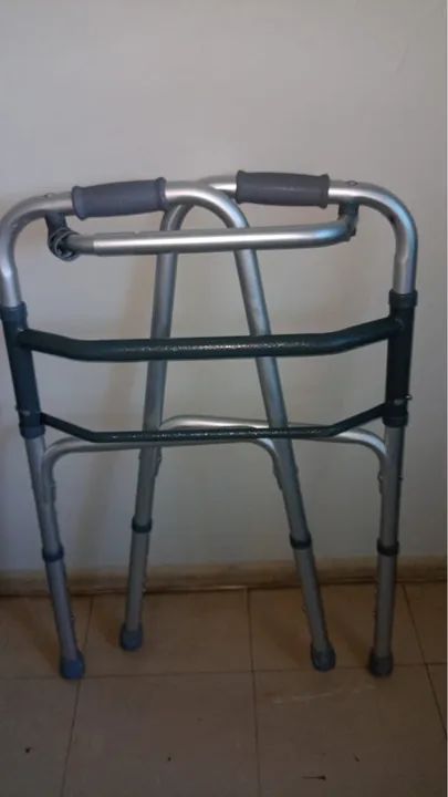 Andador de alumínio para idosos - Foto 2