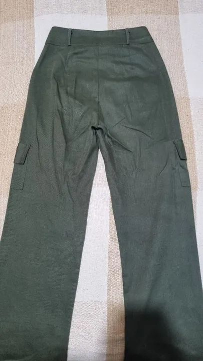 Calça cargo em sarja verde militar - Foto 2