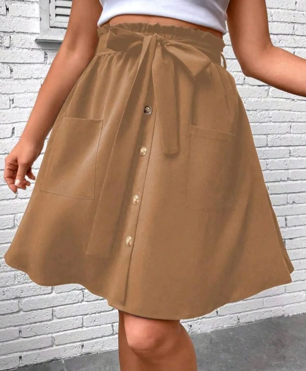 Saia midi marrom com bolsos, veste 42/44
