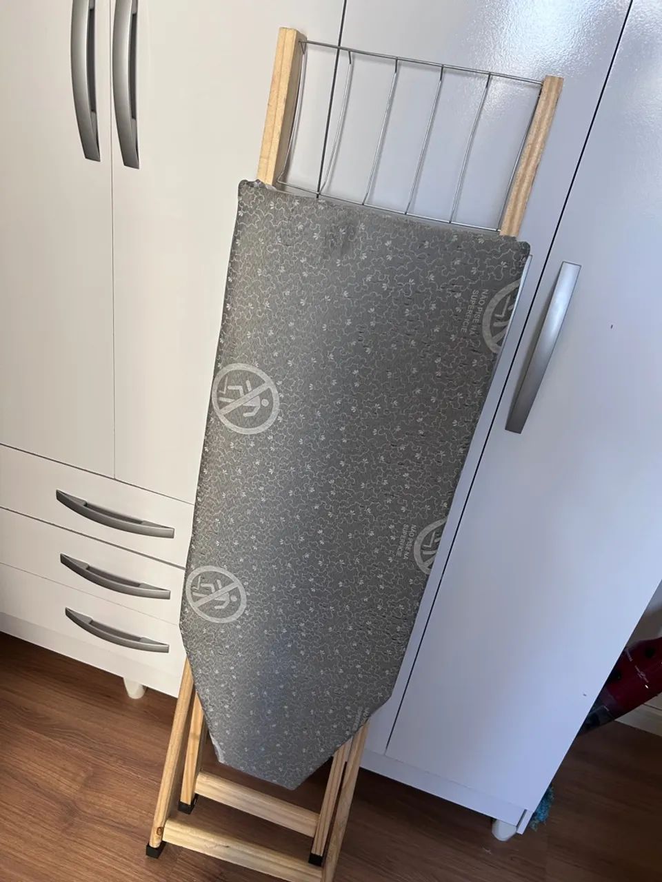 Tábua de Passar Roupa Dobrável