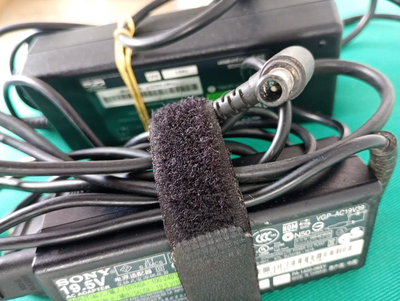 Carregador Original Sony 19.5V por 50 reais cada  - Foto 5