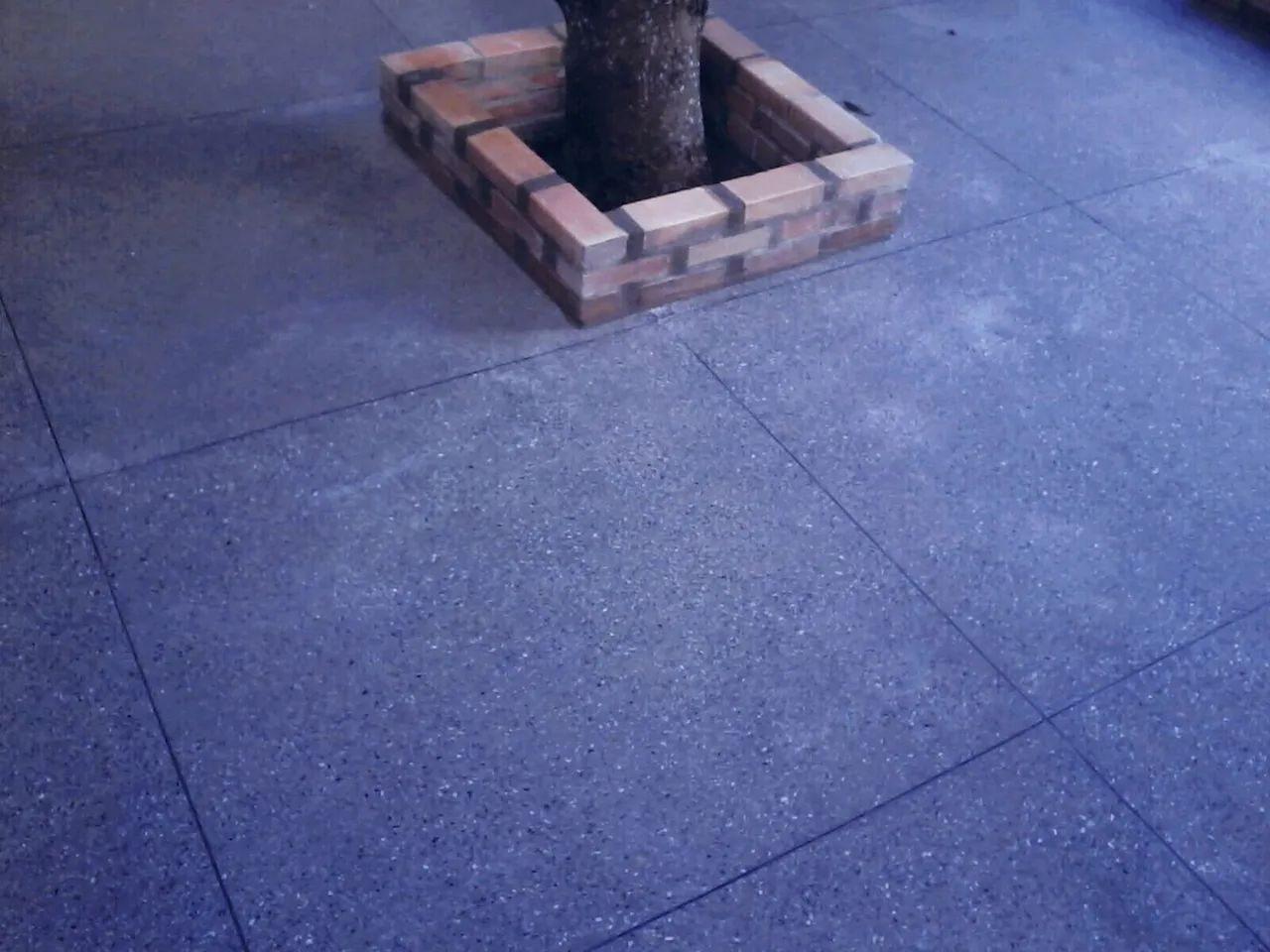 Piso feito de granilite resistente a sol e chuva  - Foto 6